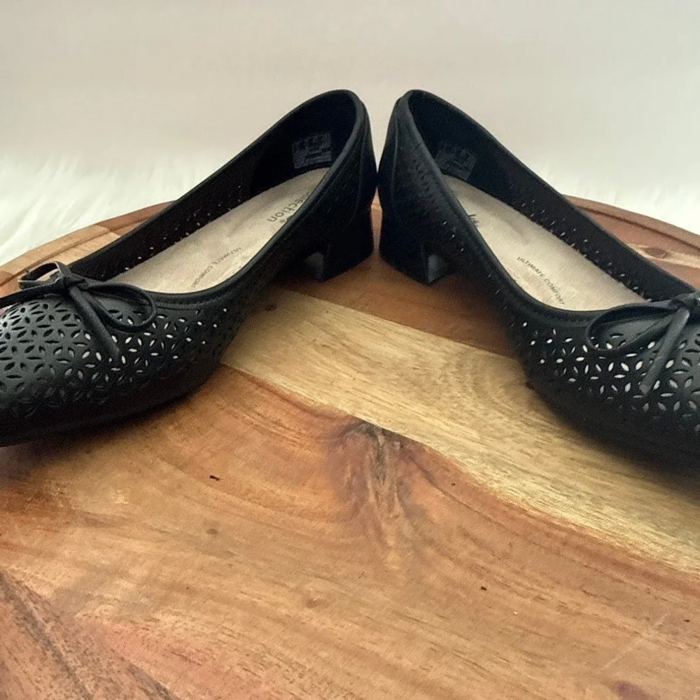 Clarks Natalyn Step Black Leather Laser Cut Bow Pointed Toe Pumps 5.5 M 26182036